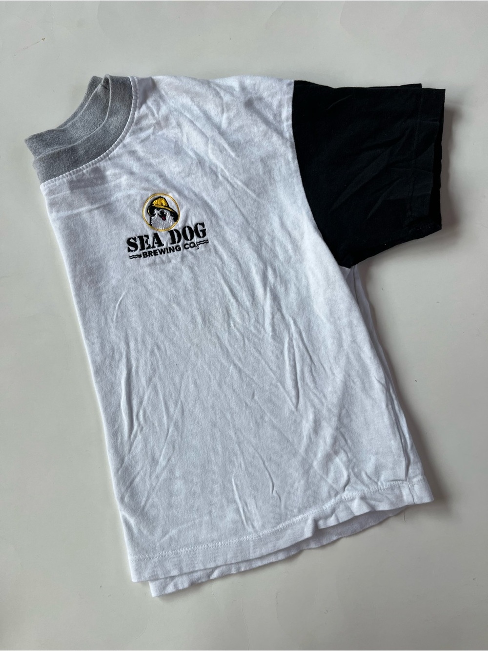 Sea Dog Brewing Co Cropped Short Sleeve, Size Medium